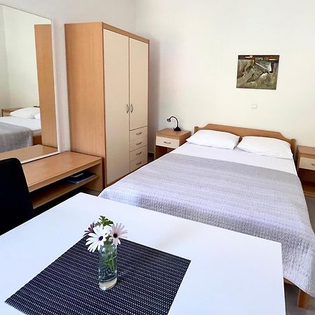 Paradise Apartments - Robinson Getaway Gdinj 外观 照片