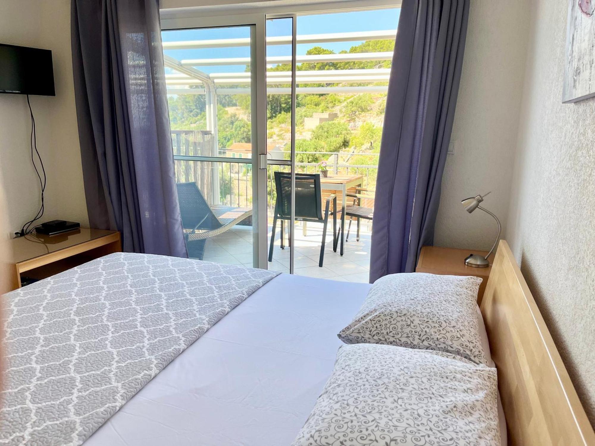 Paradise Apartments - Robinson Getaway Gdinj 外观 照片