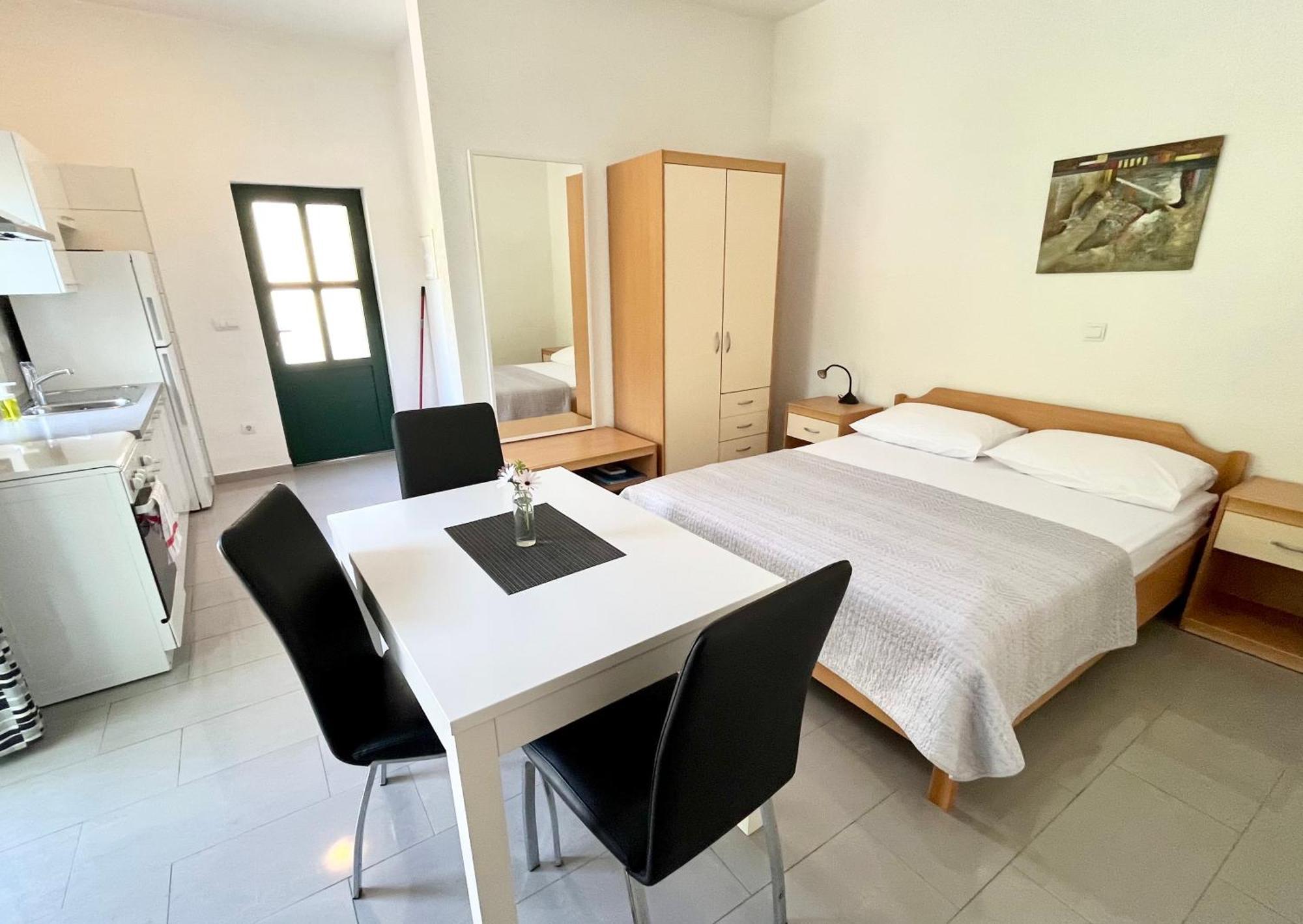 Paradise Apartments - Robinson Getaway Gdinj 外观 照片