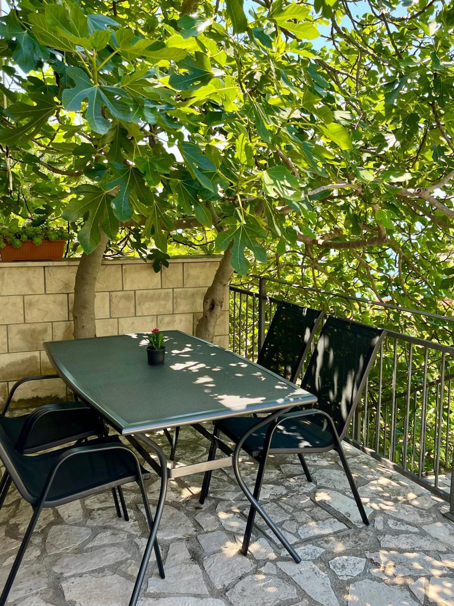 Paradise Apartments - Robinson Getaway Gdinj 外观 照片