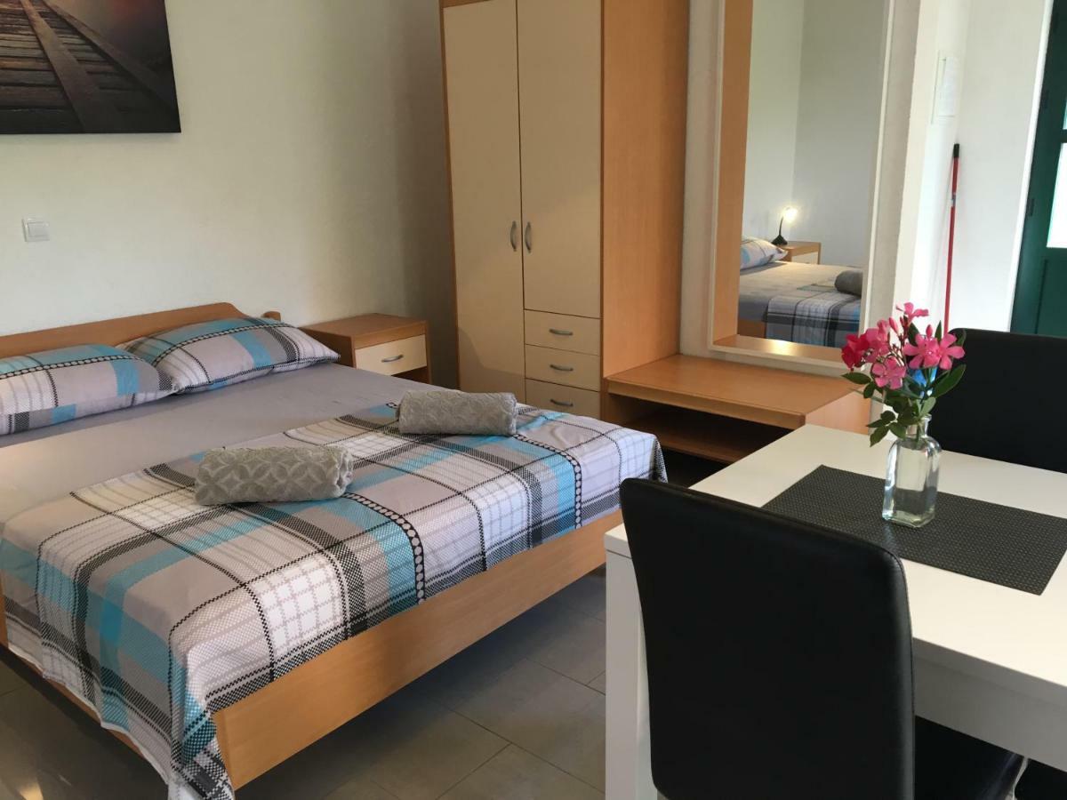 Paradise Apartments - Robinson Getaway Gdinj 外观 照片