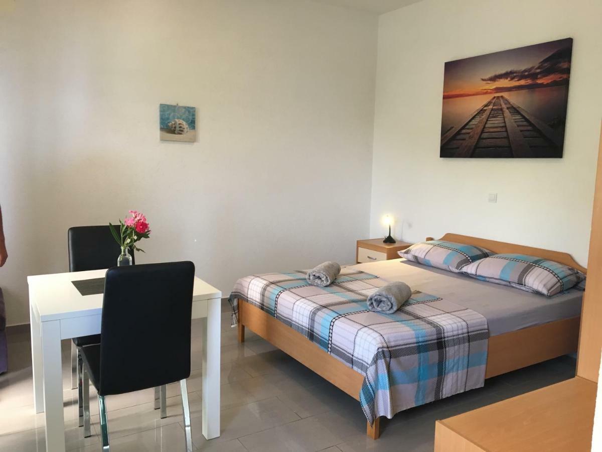 Paradise Apartments - Robinson Getaway Gdinj 外观 照片