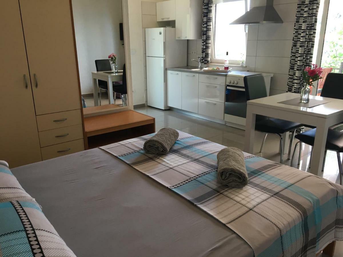 Paradise Apartments - Robinson Getaway Gdinj 外观 照片